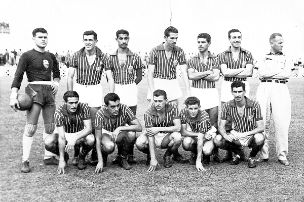 Este é o ano do Centenário da nossa A. A. Francana e por isso já vamos homenageando o clube, mostrando hoje uma foto da equipe de 1951, num jogo em que venceu o Rio Claro por 4 a 1. Esta foto foi cedida pelo advogado Walter Anawate. Élison José Fernandes 